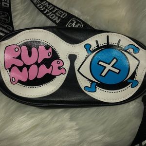 Graphic wraparound bag